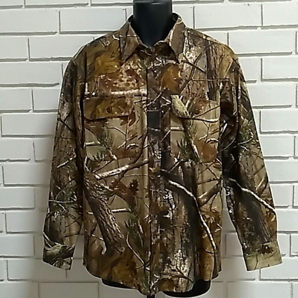 Cabela's Realtree Camo Button Down Shirt. Size Medium NWT